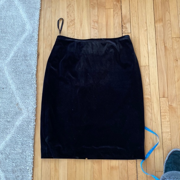 Tahari velvet skirt 4 - Picture 1 of 7
